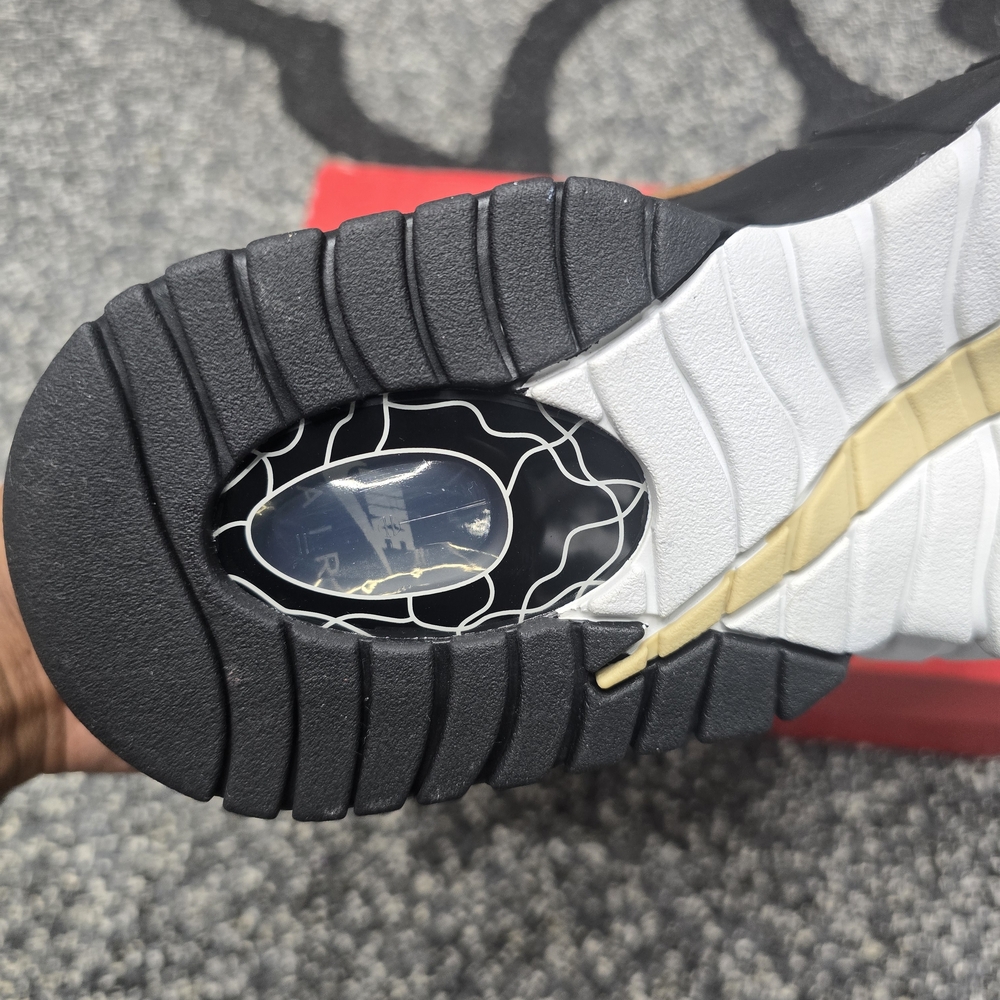 Nike Men's Black and White Sneakers - Picture 5 of 7